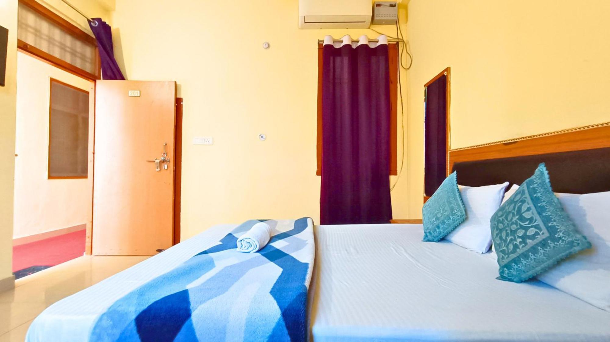Kailash Kalp Guest house *